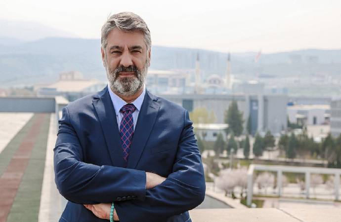 Rektör, öğrenciler üzerinden para kazandığını itiraf etti