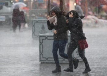 Hafta ortasına dikkat! Sıcaklık düşüyor, yağış artıyor…