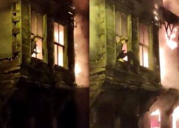 Beyoğlu’nda korkutan yangın! Pencereden atladılar