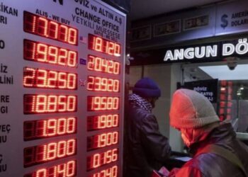 Dolar düşse de Türkiye’nin risk primi yüksek seyrediyor