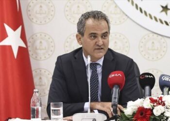 Bakan Özer açıkladı: Yüz yüze eğitime ara verilecek mi?