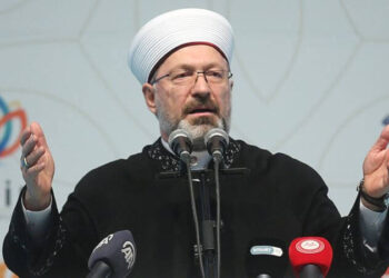 ‘Korkumuzdan yeni araba alamıyoruz’ demişti: Ali Erbaş’ın garajı otomobil fuarına döndü