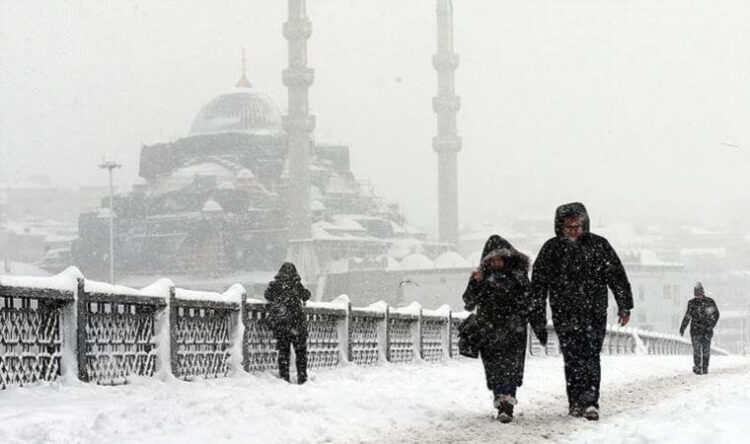 Meteoroloji gün verdi: İstanbul’a kar geliyor
