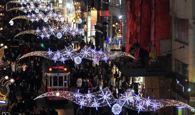 ‘Omicron’ uyarısı yaptı: Yılbaşında kısıtlama olacak mı?