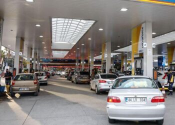 Benzin ve motorine dev zam