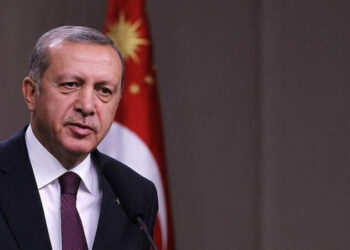 Saray’dan medyaya gece vakti çağrı!