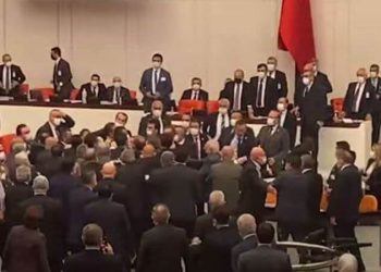 Soylu’ya SBK sorusu Meclis’i karıştırdı: Yumruklar havada uçuştu