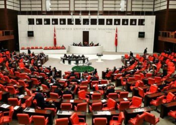 Emekli maaşı konusu yine AKP oylarıyla reddedildi