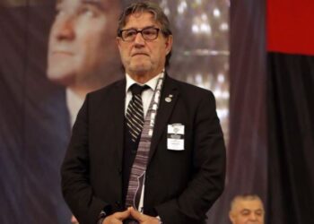 Beşiktaş Genel Kurulu’nda gergin anlar! Dizdar salondan çıkartıldı