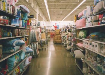 Mağaza, ayağına çivi batan kadına tazminat ödeyecek