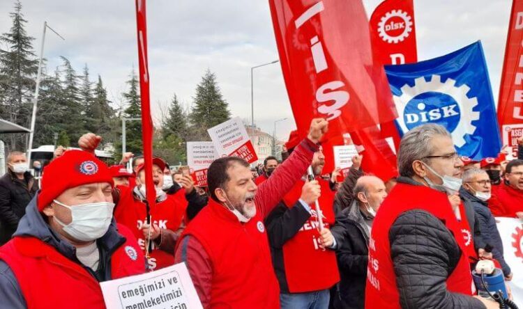 DİSK üyesi işçilerden Çalışma Bakanlığı önünde ‘asgari ücret’ eylemi