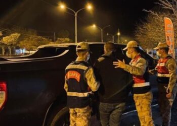 ‘Yüzbaşıyım’ diyerek 600 bin liralık alışveriş yaptı