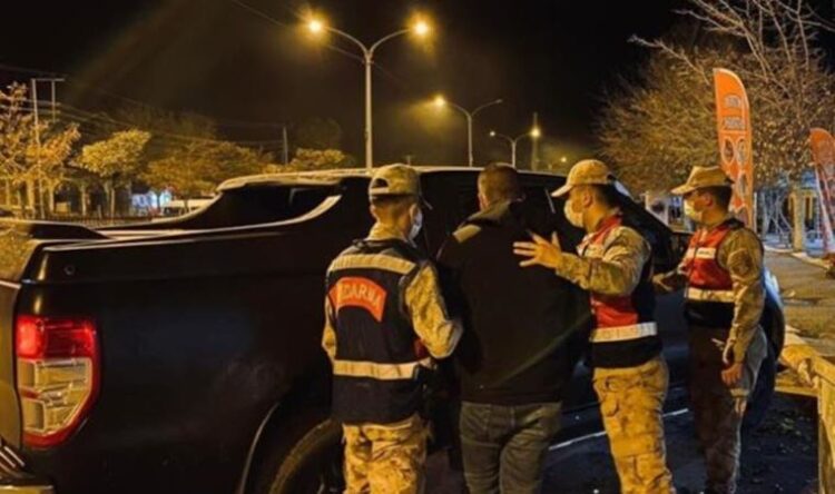 ‘Yüzbaşıyım’ diyerek 600 bin liralık alışveriş yaptı