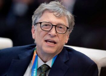 Gates, Omicron varyantının biteceği tarihi verdi