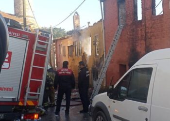 İzmir’de evde çıkan yangında 3 çocuk yaşamını yitirdi