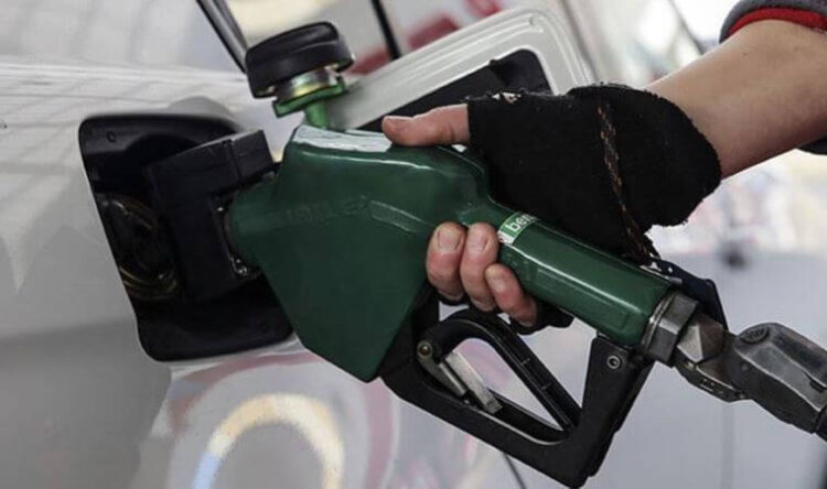 Benzine bir zam daha!