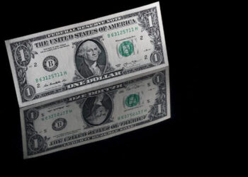 İki ünlü ekonomist dolarda kritik tarihi açıkladı