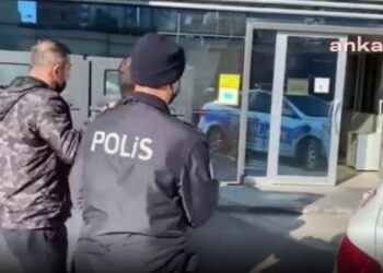 Maske uyarısı yapan market çalışanlarına silah çekti