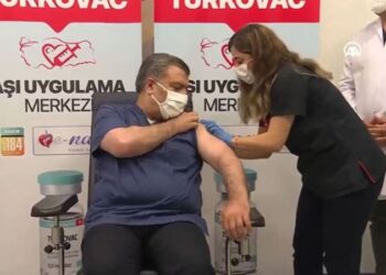 Sağlık Bakanı Koca, Turkovac aşısı yaptırdı
