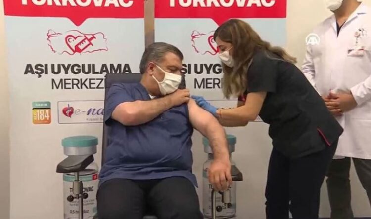 Sağlık Bakanı Koca, Turkovac aşısı yaptırdı