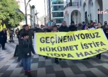 Hopa’da ‘Geçinemiyoruz’ eylemi