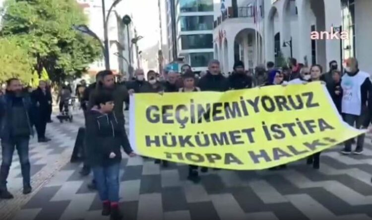 Hopa’da ‘Geçinemiyoruz’ eylemi