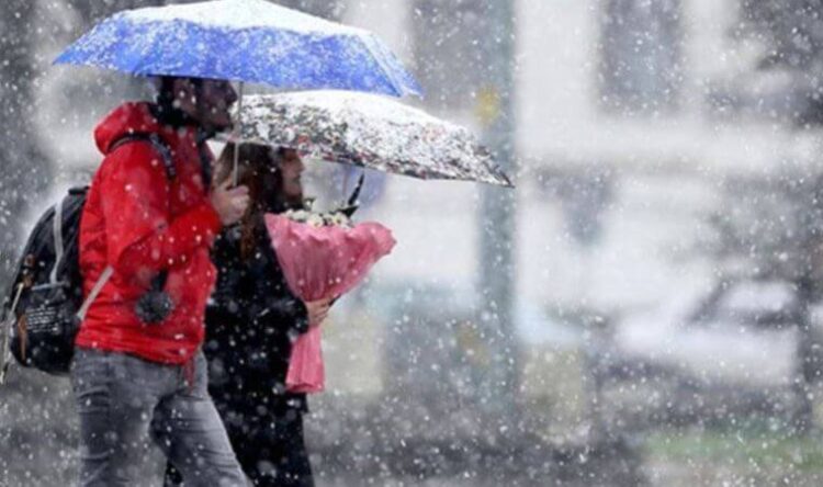 Beklenen kar İstanbul’a geldi