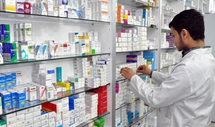 ‘Hastalar piyasada olmayan ilaçlar için eczanelere isim yazdırıyor, sıraya giriyor’