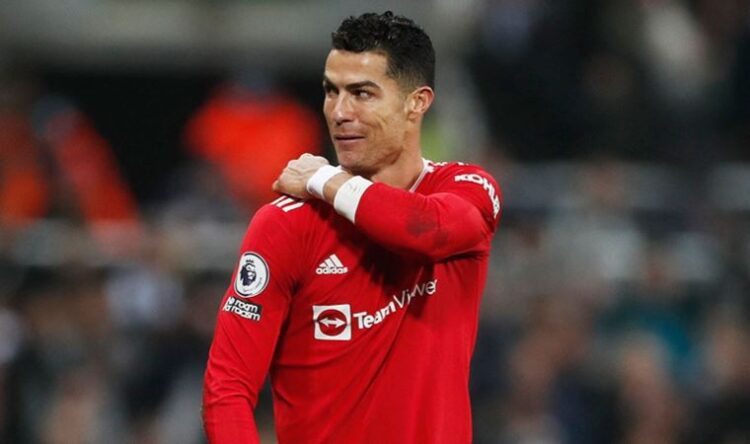 Cristiano Ronaldo heykeli Hindistan’ı ikiye böldü