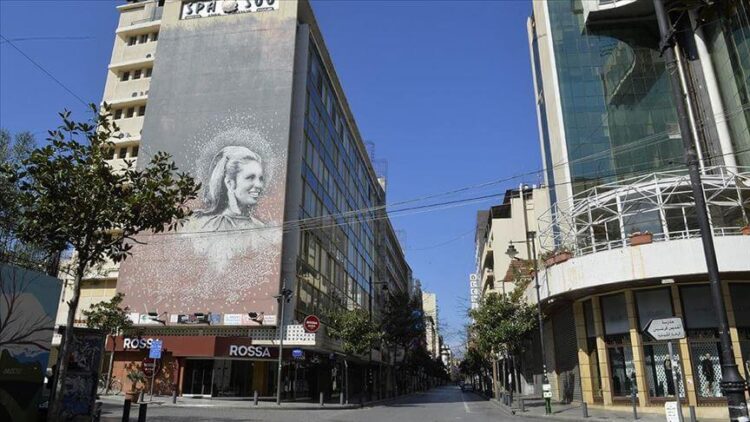 Lübnan Kovid-19 aşısını yaptırmayanlara günde 11 saat sokağa çıkma yasağı ilan etti