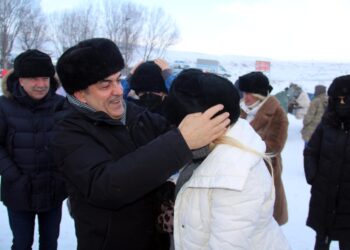 CHP’li belediye başkanları, Çıldır Gölü’nde tipiye tutuldu
