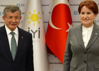 Akşener’in Ahmet Davutoğlu ziyareti siyasi kulisleri hareketlendirdi