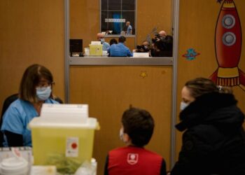 Aşı olmayı reddeden baba, çocuğunu görme hakkını kaybetti