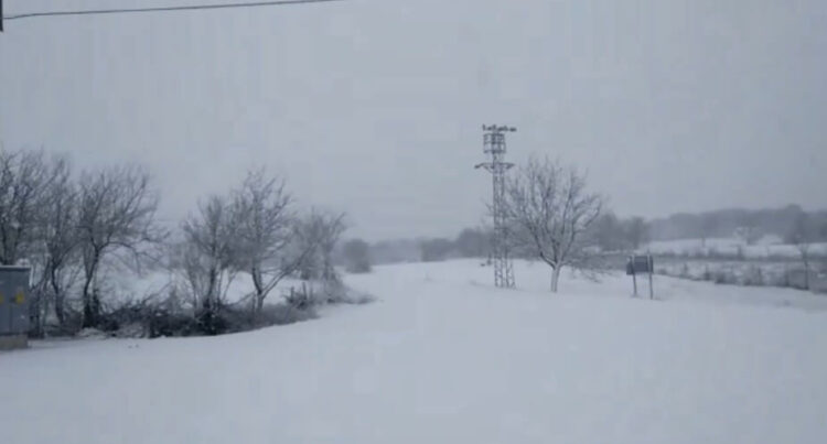 Kar İstanbul’un kapısına dayandı: Beyaza büründü