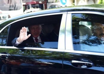 Son anketi paylaştı ve açıkladı: ‘Saray yazarı Erdoğan’ın bitişini ilan etti’