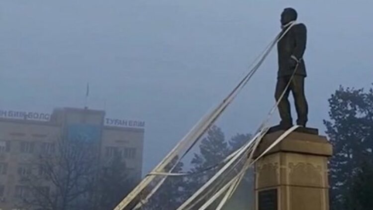 Kazakistan’da son durum: Göstericiler havaalanını ele geçirdi…