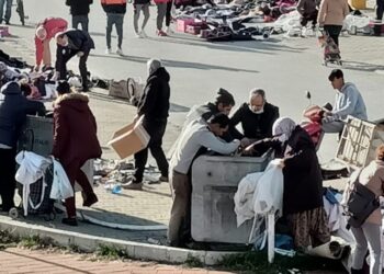 İşte yoksulluğun fotoğrafı; Çöpte ikinci el kavgası