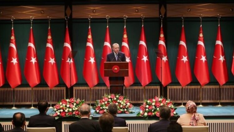 Prof. Dr. Önder: Hükümet borcu borçla kapatan vatandaş gibi