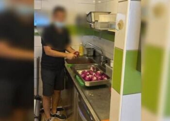 13 yıllık doktor İsviçre’de kebapçıda çalışmaya başladı