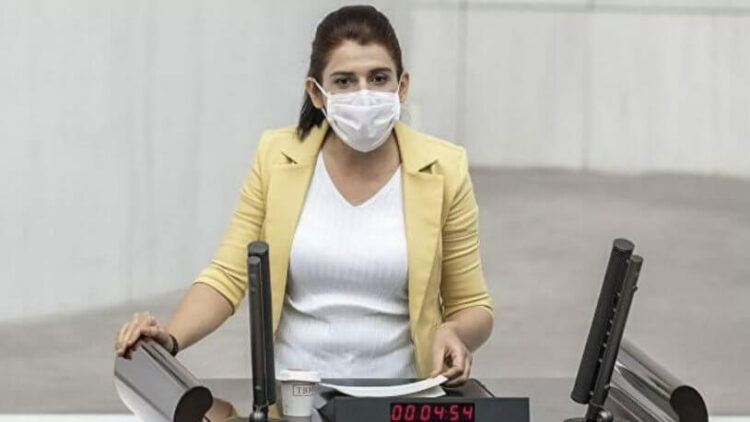 PKK’lı terörist ile fotoğrafları çıkan HDP’li Semra Güzel’in fezlekesi Meclis’te