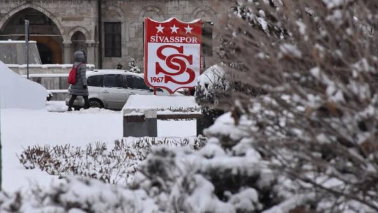 Sivas’ta kar yağışı: 780 yerleşim yerine ulaşım yok