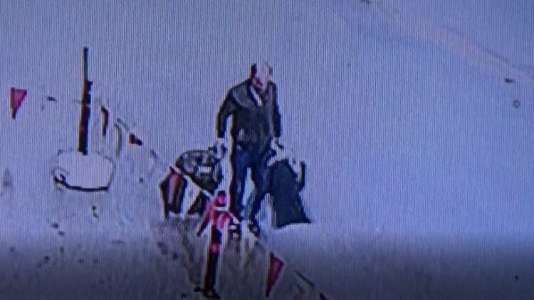 ‘Beni Allah gönderdi’ dedi, yardım istediği kadını 20 kez bıçakladı