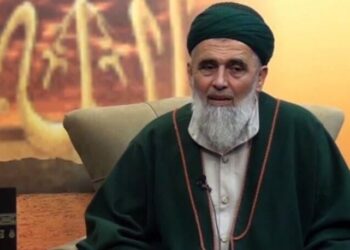 Uşşaki tarikatı şeyhinin istismar ettiği çocuğa saldıran ‘müritler’ yargılanıyor