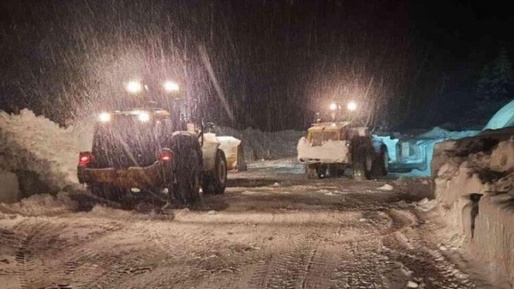Antalya-Konya karayoluna çığ düştü!