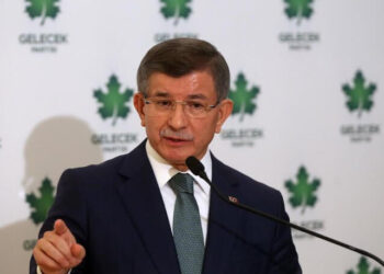 Davutoğlu, ‘merkez sağ ittifak’a kapıyı kapattı