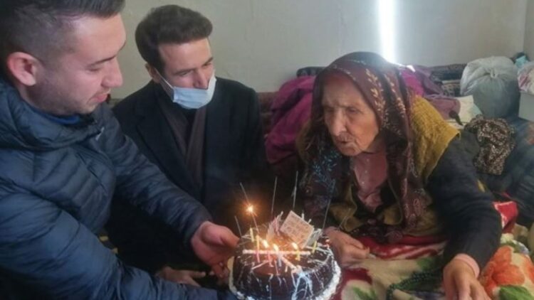 20 yıl önce öldü diye selasını verdiler, 121. yaşını kutladı