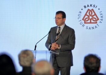 İmamoğlu: Sanatçıların ışık olduğu yerde umutsuzluk olmaz