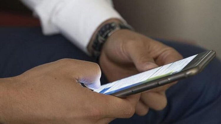 Cinsel içerikli mesajı yanlışlıkla komşularına atan çifte 15 kişi saldırdı