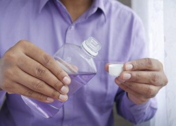 İşte evde kolaylıkla hazırlayabileceğiniz doğal ağız gargarası tarifleri