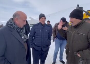 Yolu kapalı vatandaşa ‘hangi partiye oy verdiniz?’ diye soruyorlar!